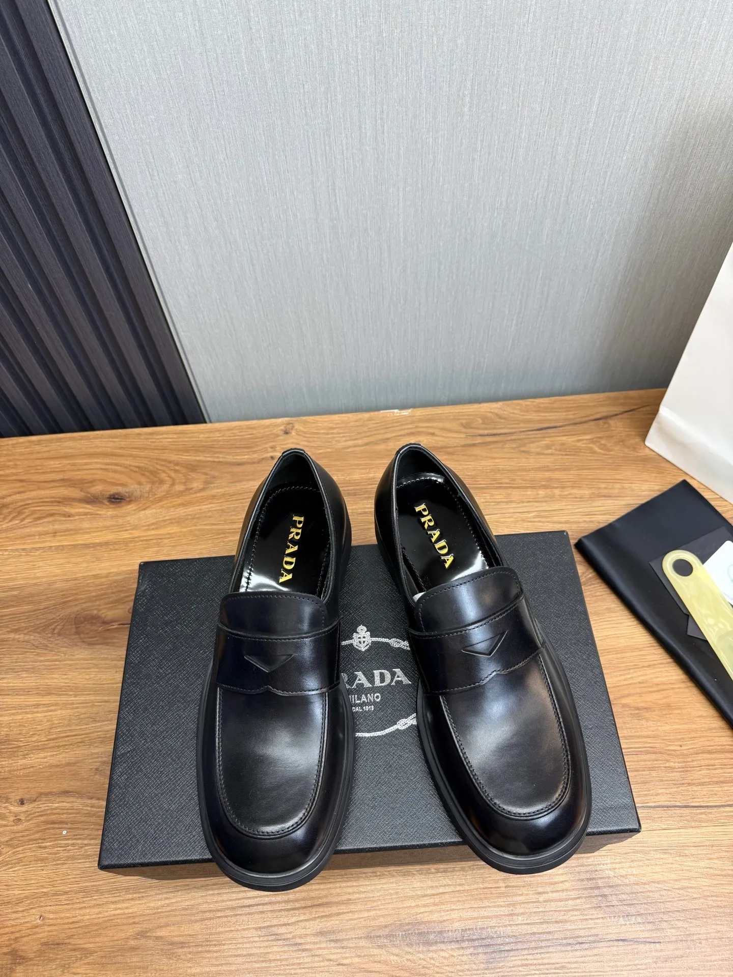 Men's shoes 💰840💰 [PRADA] New models synchronized with the official website, high-quality shipments ✔️Hot-sellers🔥 Original cowhide. Open edge beaded cowhide + cowhide lining, 1🆚1 replica, original lightweight foam outsole, 38-45 (men's 38.45 custom-made, non-refundable)